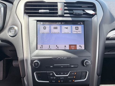 Used 2019 Ford Fusion SE FWD image 15