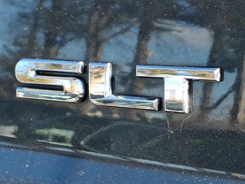 Used 2019 GMC Yukon XL SLT w/ Graphite Performance Edition image 17