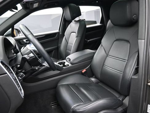 Used 2023 Porsche Cayenne AWD/4WD image 16