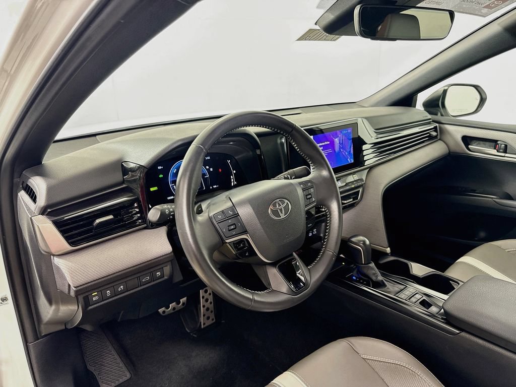 Used 2025 Toyota Camry SE w/ Convenience Package FWD image 10