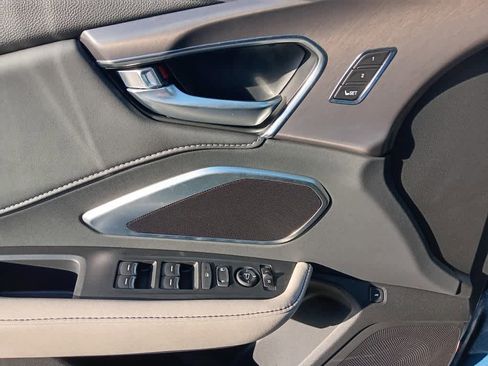 Used 2025 Acura RDX SH-AWD image 32