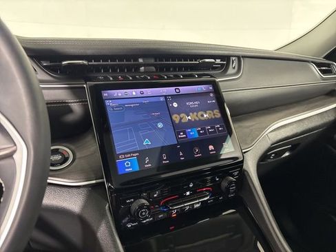 Certified 2023 Jeep Grand Cherokee L Limited w/ Trailer Tow Group (B) image 18