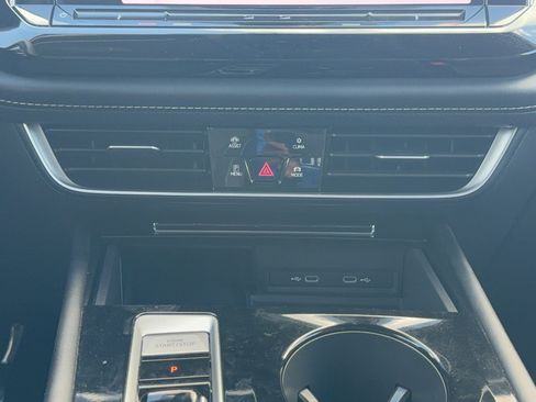 Used 2024 Volkswagen Atlas SE FWD image 22