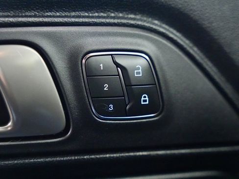 Used 2021 Ford Mustang Shelby GT500 w/ Technology Package image 27