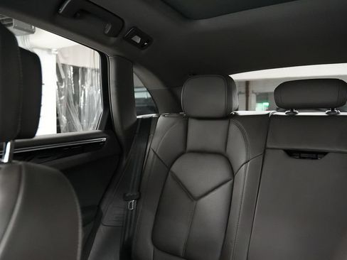 Used 2023 Porsche Macan AWD/4WD image 34