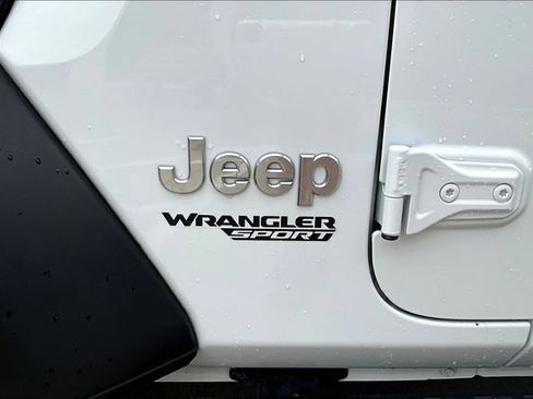 Used 2019 Jeep Wrangler Sport AWD/4WD image 24