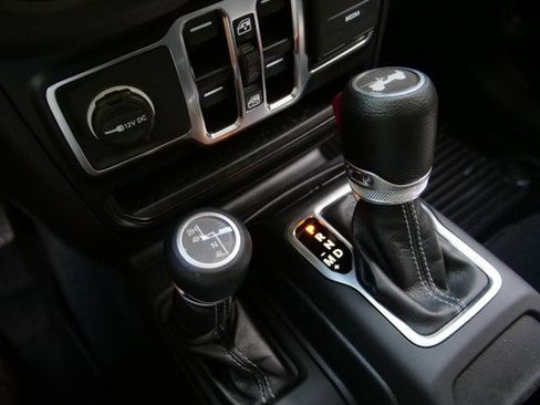 Used 2024 Jeep Wrangler Unlimited Sport AWD/4WD image 17