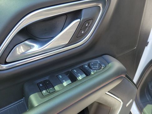 Used 2022 Chevrolet Suburban RST w/ Luxury Package AWD/4WD image 16
