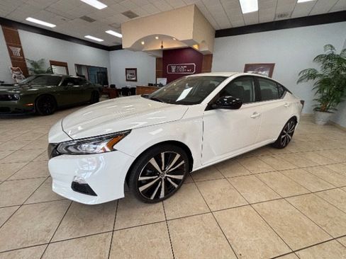 Used 2022 Nissan Altima 2.5 SR FWD image 3