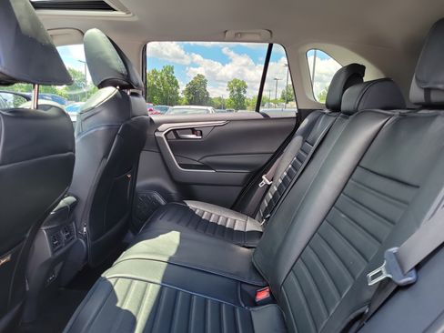 Used 2025 Toyota RAV4 XLE AWD/4WD image 11