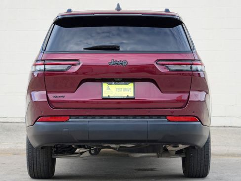Used 2024 Jeep Grand Cherokee L Altitude AWD/4WD image 9