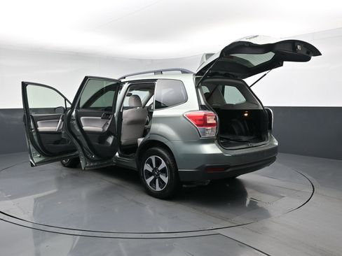 Used 2018 Subaru Forester 2.5i Premium w/ All-Weather Package AWD/4WD image 29
