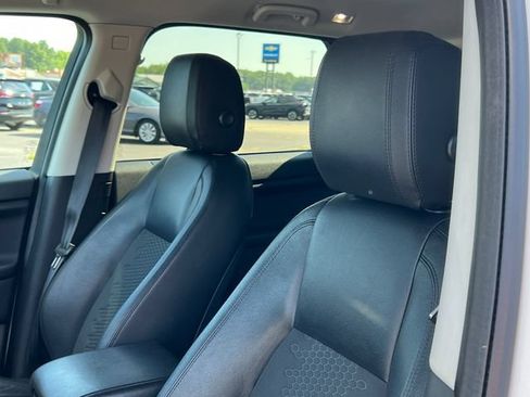 Used 2019 Land Rover Discovery Sport SE AWD/4WD image 3
