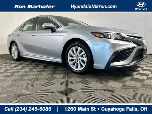 Used 2024 Toyota Camry SE FWD image 1