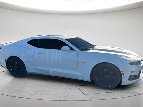 Used 2020 Chevrolet Camaro SS RWD image 3