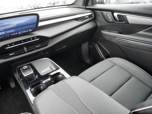 Certified 2025 Buick Enclave Preferred image 11