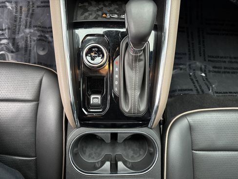 Used 2023 GMC Canyon Denali image 22