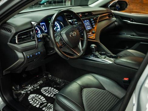 Used 2020 Toyota Camry SE w/ Carpet Mat Package FWD image 8