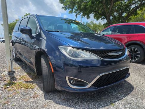 Used 2018 Chrysler Pacifica Touring Plus w/ Tire & Wheel Group FWD image 1