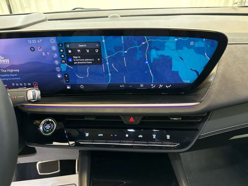 Certified 2025 Buick Envision Sport Touring image 5