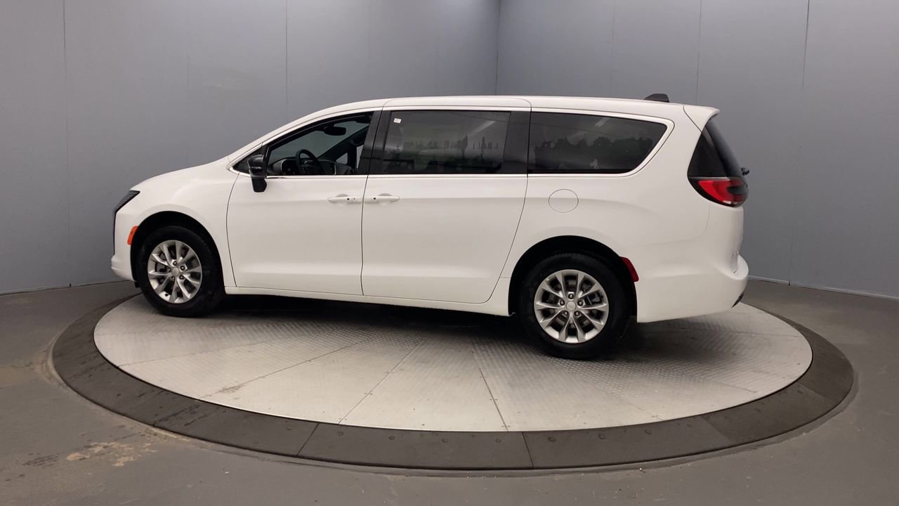 New 2027 Chrysler Pacifica Select w/ Family Tech Group AWD/4WD image 2