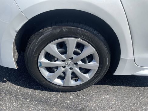 Used 2022 Toyota Corolla LE FWD image 12