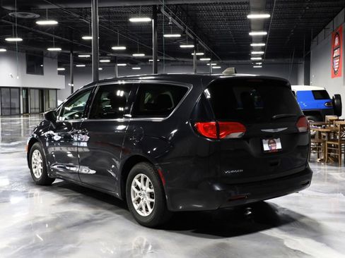 Used 2023 Chrysler Voyager LX FWD image 5