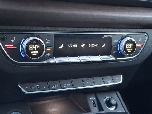 Used 2024 Audi Q5 e Premium image 11
