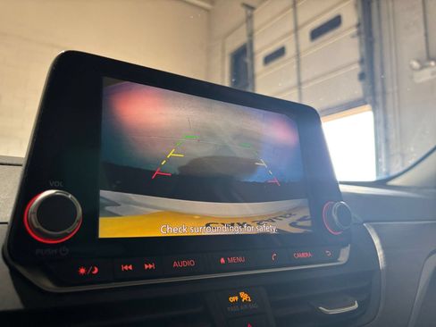 Used 2025 Nissan Altima 2.5 SV FWD image 19