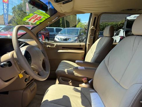 Used 1997 Chrysler Town & Country LXi image 14