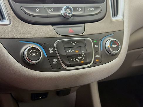 Used 2018 Chevrolet Malibu LT FWD image 16