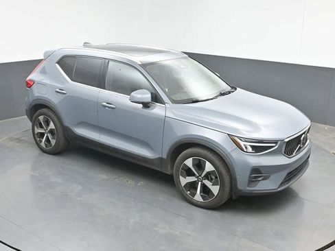 Used 2023 Volvo XC40 B4 Ultimate FWD image 1