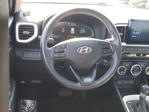 Certified 2023 Hyundai Venue Limited FWD image 11