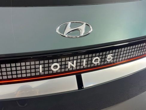 Used 2024 Hyundai Ioniq 5 Limited image 12