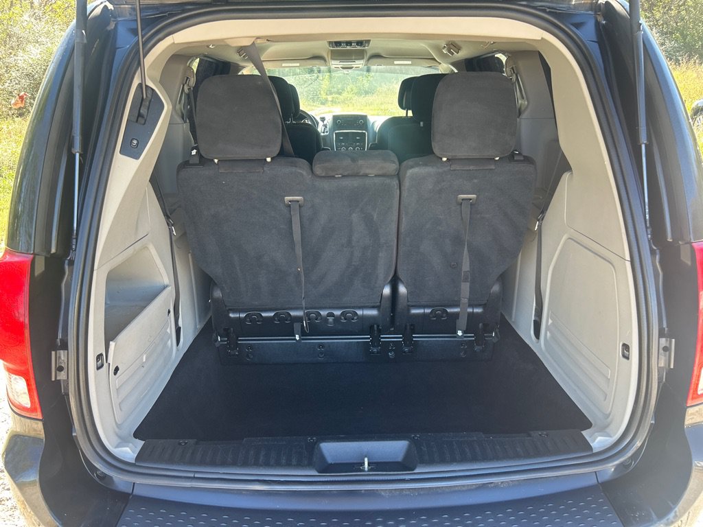 Used 2016 Dodge Grand Caravan SXT FWD image 16