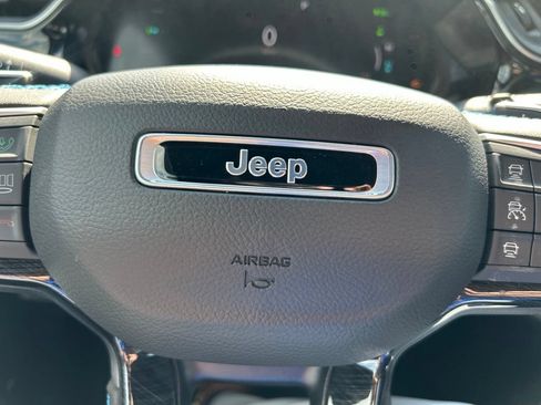 Used 2022 Jeep Grand Cherokee Trailhawk AWD/4WD image 24