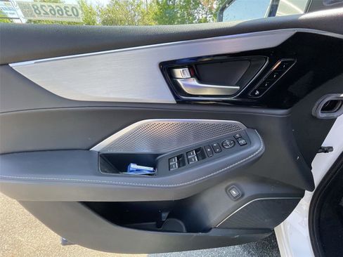 Used 2023 Acura MDX SH-AWD w/ Technology Package image 12