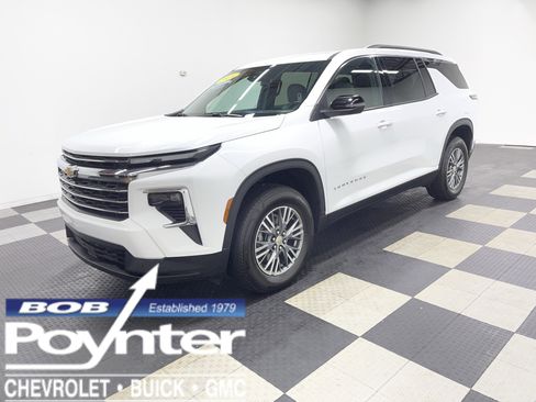 Used 2025 Chevrolet Traverse LT FWD image 1