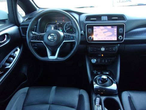 Used 2019 Nissan Leaf SL w/ SL Technology Package FWD image 18