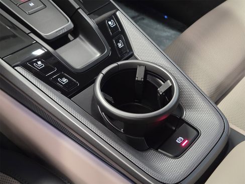 Certified 2025 Porsche 911 Carrera image 21