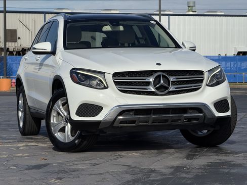 Used 2018 Mercedes-Benz GLC 300 w/ Premium Package image 3