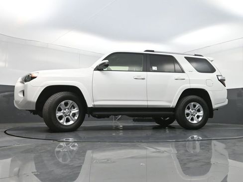 Used 2019 Toyota 4Runner SR5 AWD/4WD image 23
