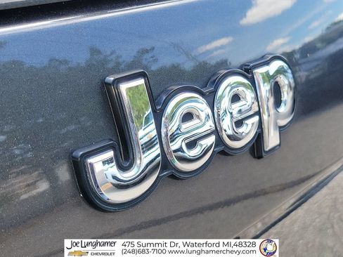 Used 2017 Jeep Cherokee Latitude w/ Safety/Convenience Group FWD image 30