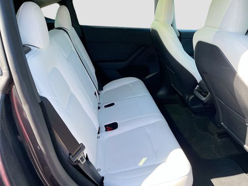 Used 2024 Tesla Model Y Long Range AWD/4WD image 26