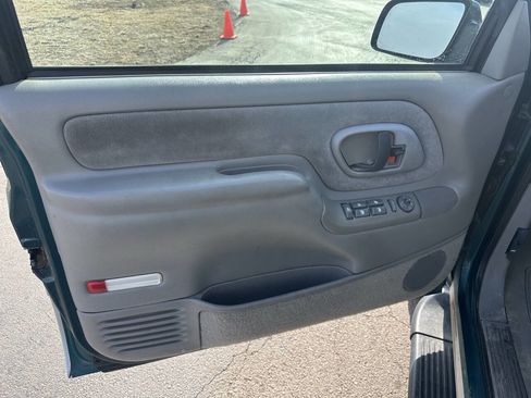 Used 1997 Chevrolet Suburban 4WD w/ Preferred Equipment Group 2 image 11