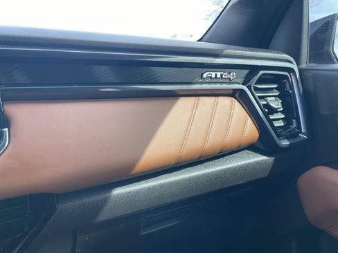 Used 2025 GMC Canyon AT4 image 37