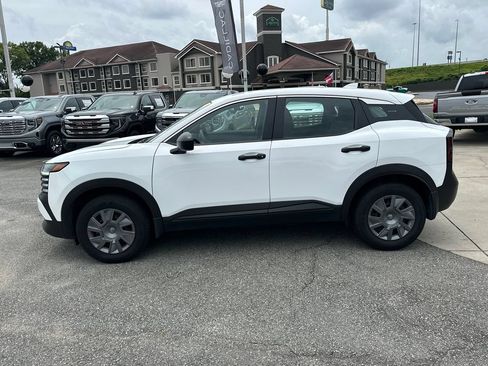 Used 2025 Nissan Kicks S FWD image 4