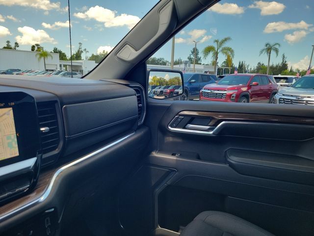 Used 2023 Chevrolet Silverado 1500 LT AWD/4WD image 28