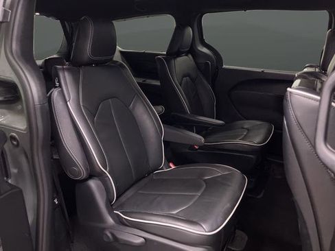 Used 2020 Chrysler Pacifica Limited w/ Advanced Safetytec Group image 32