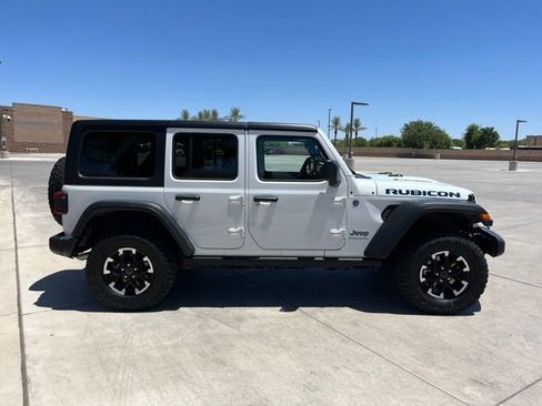 Used 2025 Jeep Wrangler Unlimited Rubicon 4xe w/ Convenience Group AWD/4WD image 3